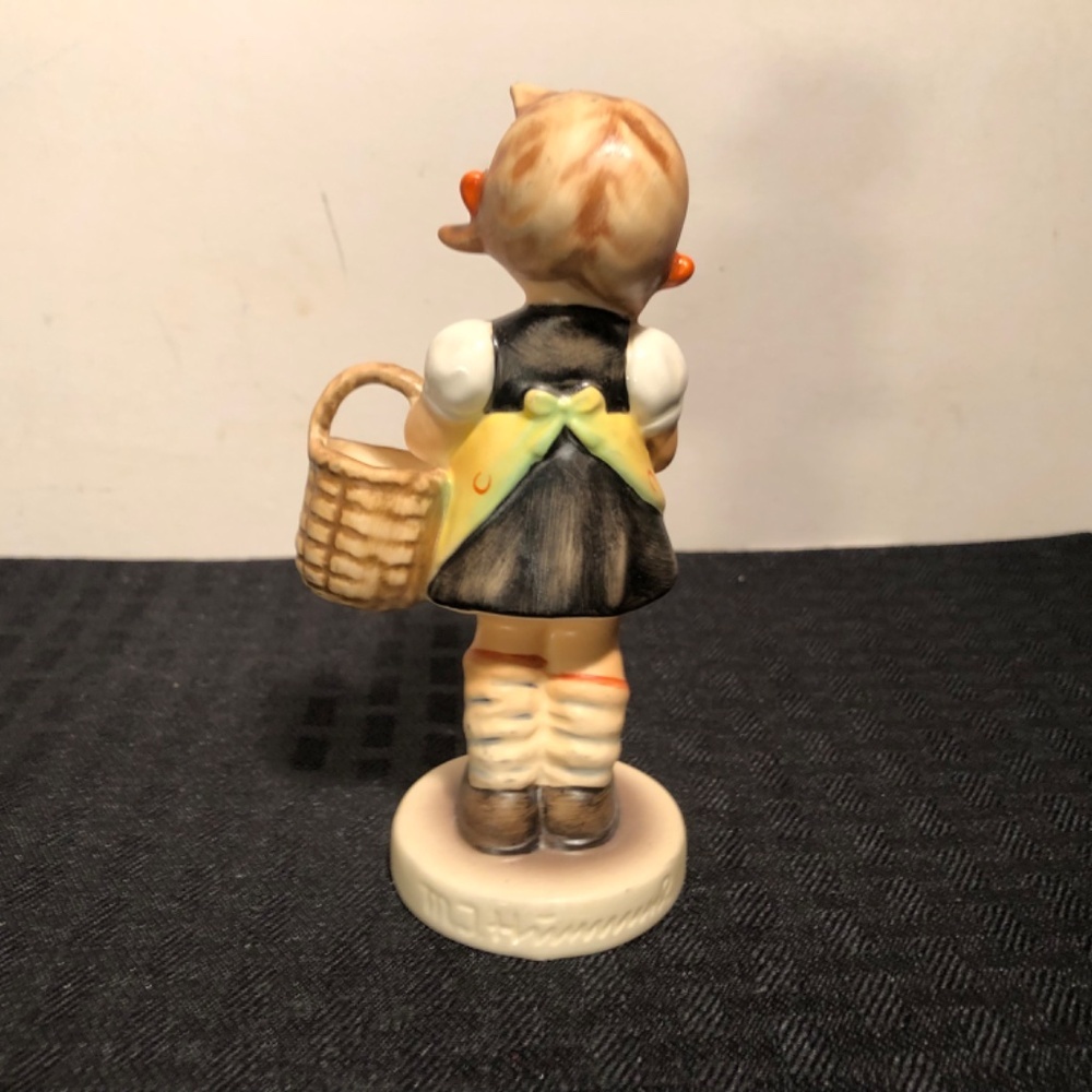 Vintage Goebel Hummel Figurine: Sister - Picture 11 of 11